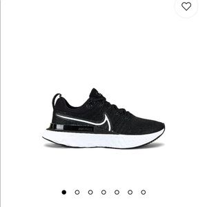 Nike Flyknit React 2